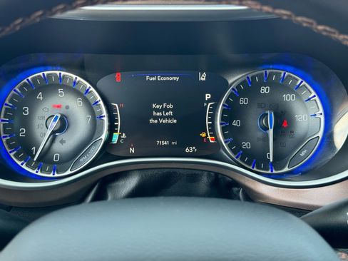 Used 2017 Chrysler Pacifica Touring-L Plus image 26