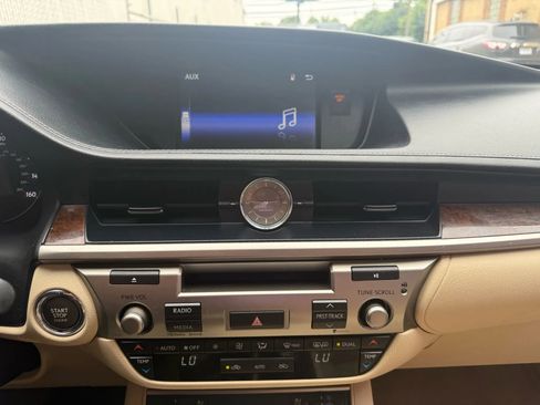 Used 2015 Lexus ES 350 w/ Premium Package FWD image 19