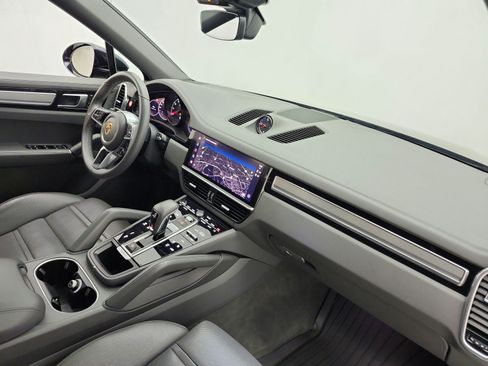 Used 2023 Porsche Cayenne Platinum Edition AWD/4WD image 19