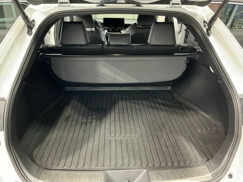 Used 2024 Toyota Venza XLE AWD/4WD image 17