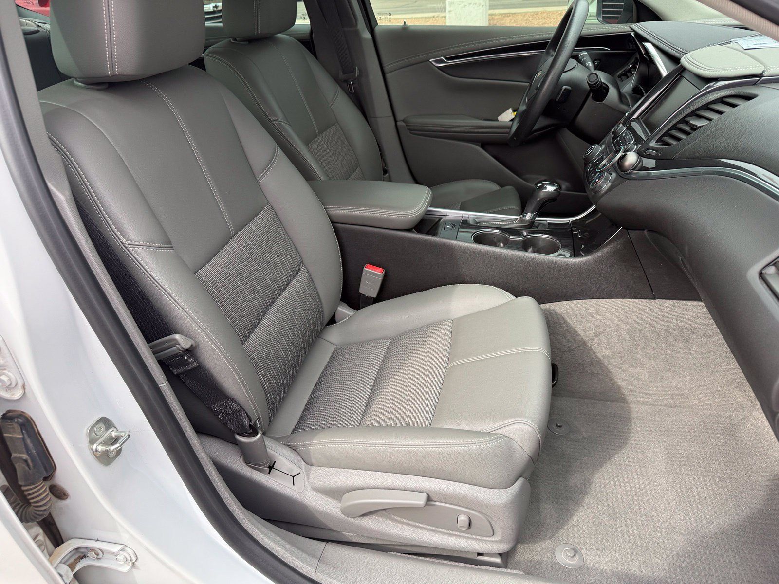 Used 2018 Chevrolet Impala LS FWD image 32