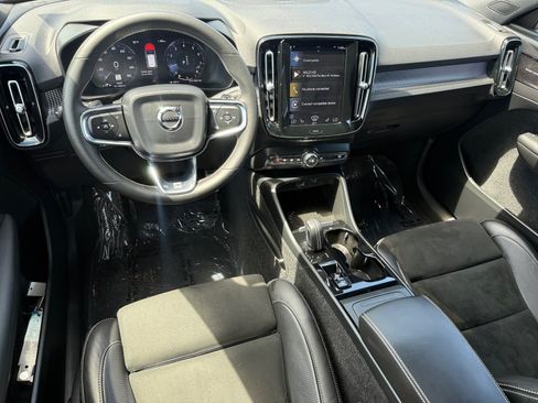 Used 2019 Volvo XC40 T5 R-Design AWD/4WD image 15