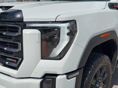 Used 2024 GMC Sierra 2500 AT4 w/ AT4 Premium Plus Package AWD/4WD image 12