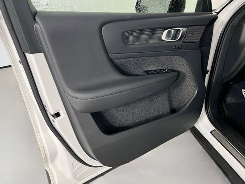 Used 2022 Volvo XC40 T5 R-Design AWD/4WD image 19