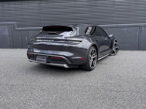 Certified 2022 Porsche Taycan 4 Cross Turismo image 10