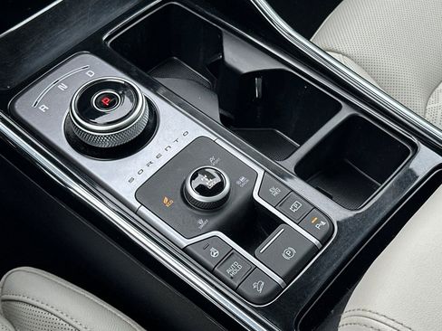 Used 2023 Kia Sorento SX Prestige image 21