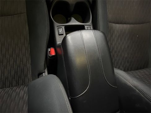 Used 2018 Nissan Rogue SV w/ Premium Package image 15