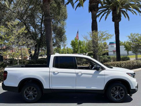 Used 2025 Honda Ridgeline Sport image 8