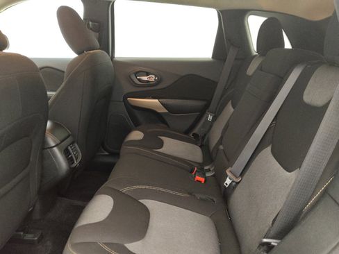 Used 2018 Jeep Cherokee Latitude image 18