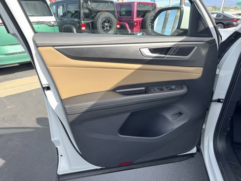 Used 2024 Volkswagen Atlas Cross Sport SE w/ Panoramic Sunroof Package image 14