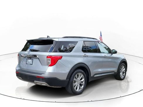 Used 2023 Ford Explorer XLT w/ Equipment Group 202A RWD image 3