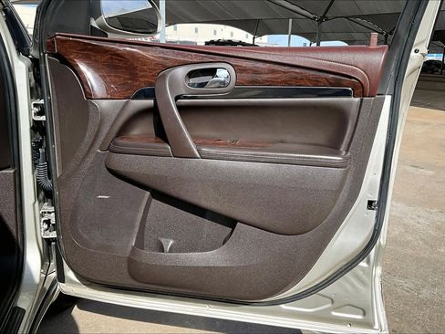 Used 2013 Buick Enclave Premium image 25