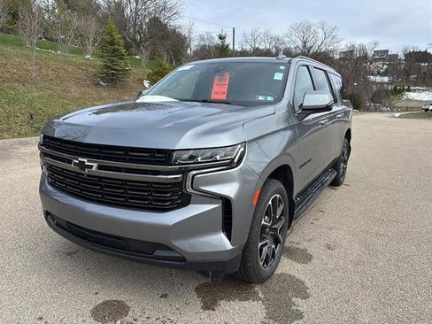 Used 2022 Chevrolet Suburban RST w/ Luxury Package image 8