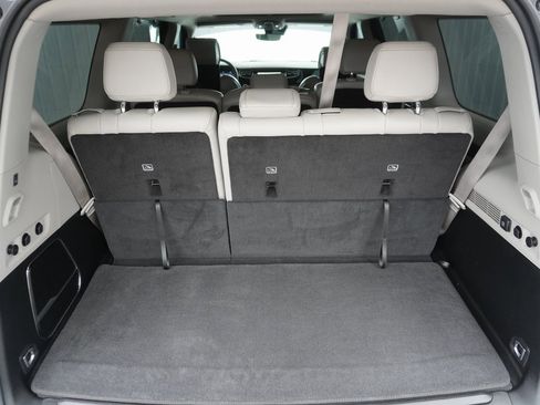 Used 2023 Jeep Wagoneer 4WD w/ Premium Group I image 7