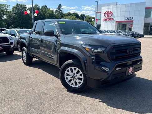 Used 2025 Toyota Tacoma SR5 AWD/4WD image 1