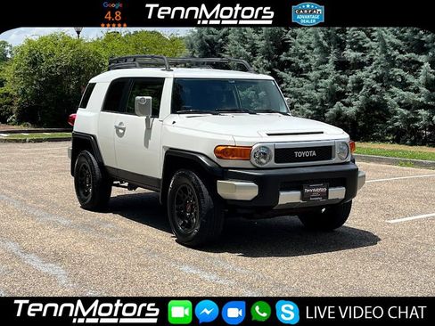 Used 2014 Toyota FJ Cruiser 4WD w/ Convenience Package image 2