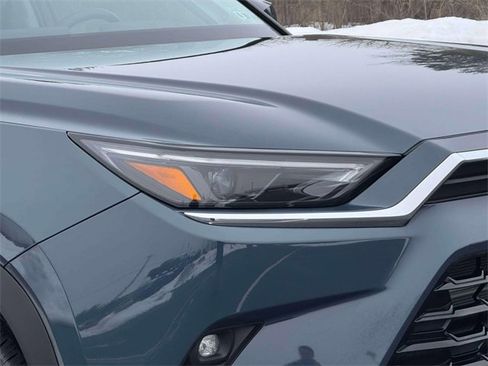 Used 2024 Toyota Grand Highlander Limited image 8