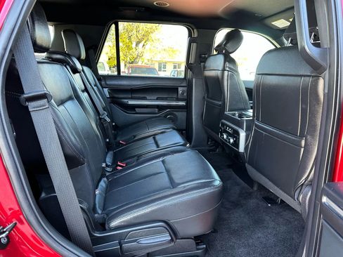 Used 2018 Ford Expedition XLT w/ Equipment Group 202A image 24