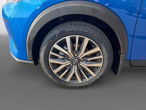 Used 2023 Nissan Kicks SV image 9