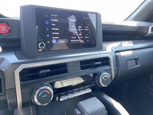 Used 2025 Toyota Tacoma TRD Sport AWD/4WD image 17