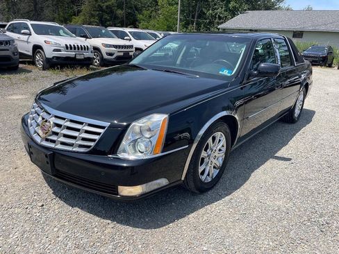 Used 2008 Cadillac DTS FWD image 1