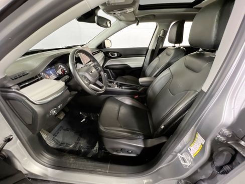 Used 2022 Jeep Compass Limited w/ Sun and Sound Group AWD/4WD image 19