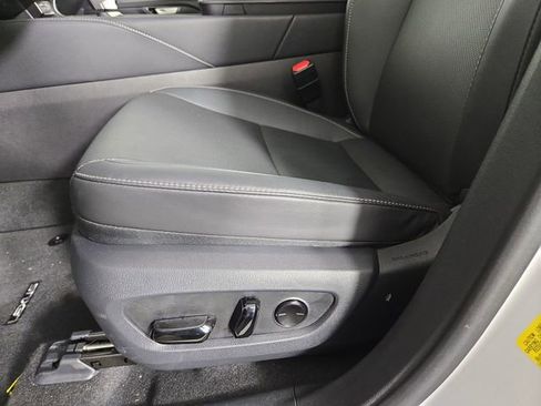 Certified 2025 Lexus RX 350 AWD image 32