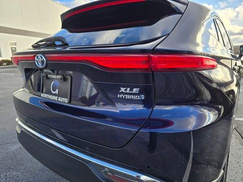 Used 2022 Toyota Venza XLE image 7
