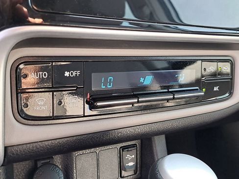 Used 2019 Toyota Corolla LE image 23