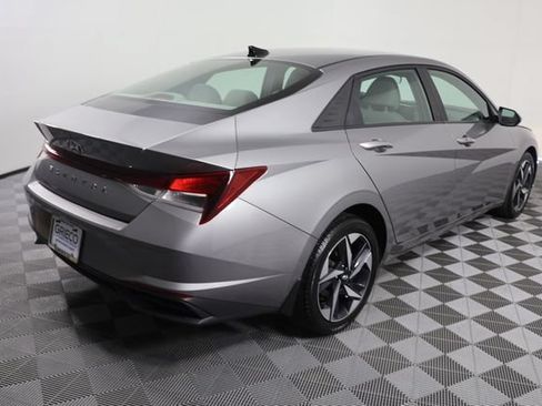Used 2023 Hyundai Elantra SEL w/ Convenience Package FWD image 8