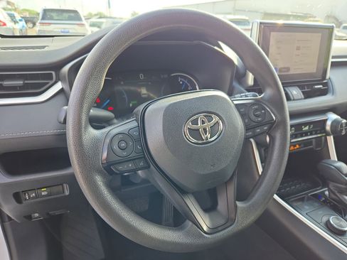 Used 2025 Toyota RAV4 XLE image 16