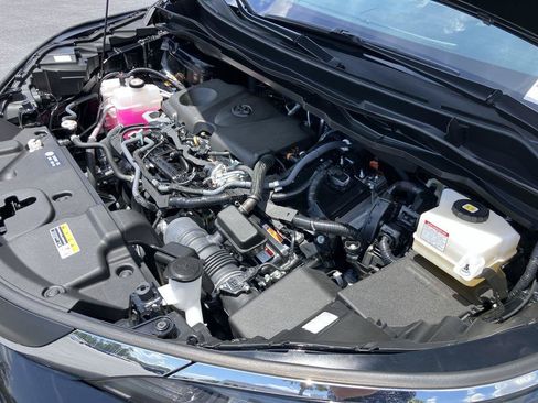 Used 2025 Toyota Sienna XLE w/ XLE Plus Package FWD image 38