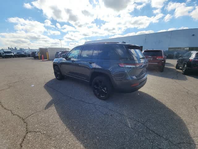 Used 2023 Jeep Grand Cherokee Altitude AWD/4WD image 19