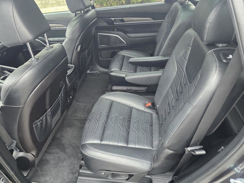 Used 2022 Kia Telluride SX w/ SX Prestige Package image 12