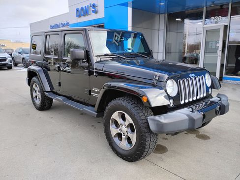 Used 2016 Jeep Wrangler Unlimited Sahara AWD/4WD image 3