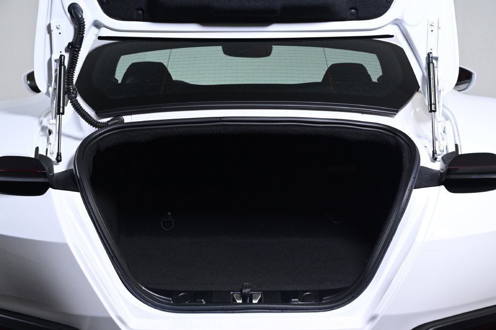 Certified 2023 Ferrari Roma RWD image 26