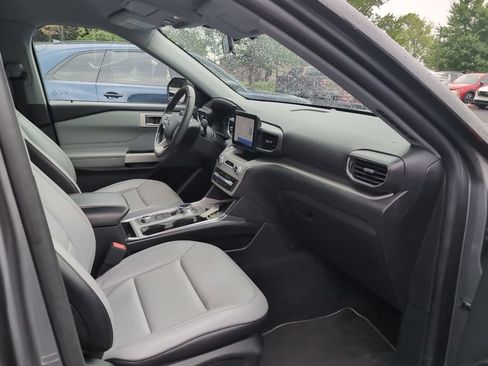 Used 2021 Ford Explorer XLT w/ Equipment Group 202A AWD/4WD image 7