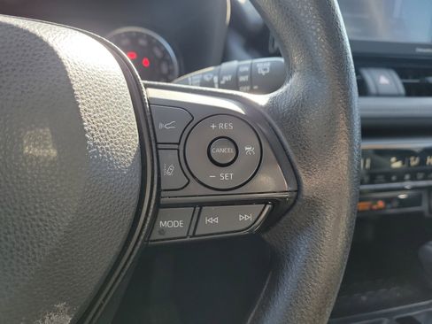 Used 2022 Toyota RAV4 XLE image 22