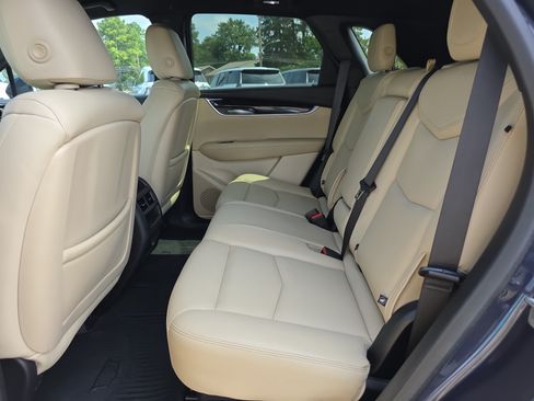 Used 2019 Cadillac XT5 FWD image 11