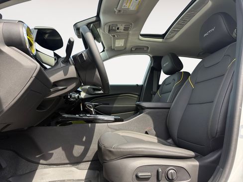 New 2026 Chevrolet Trax ACTIV w/ Sunroof Package FWD image 9