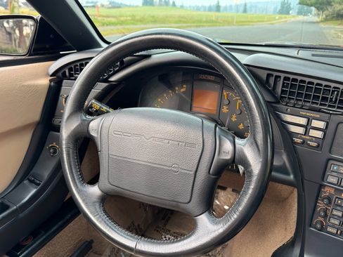 Used 1992 Chevrolet Corvette Convertible image 33