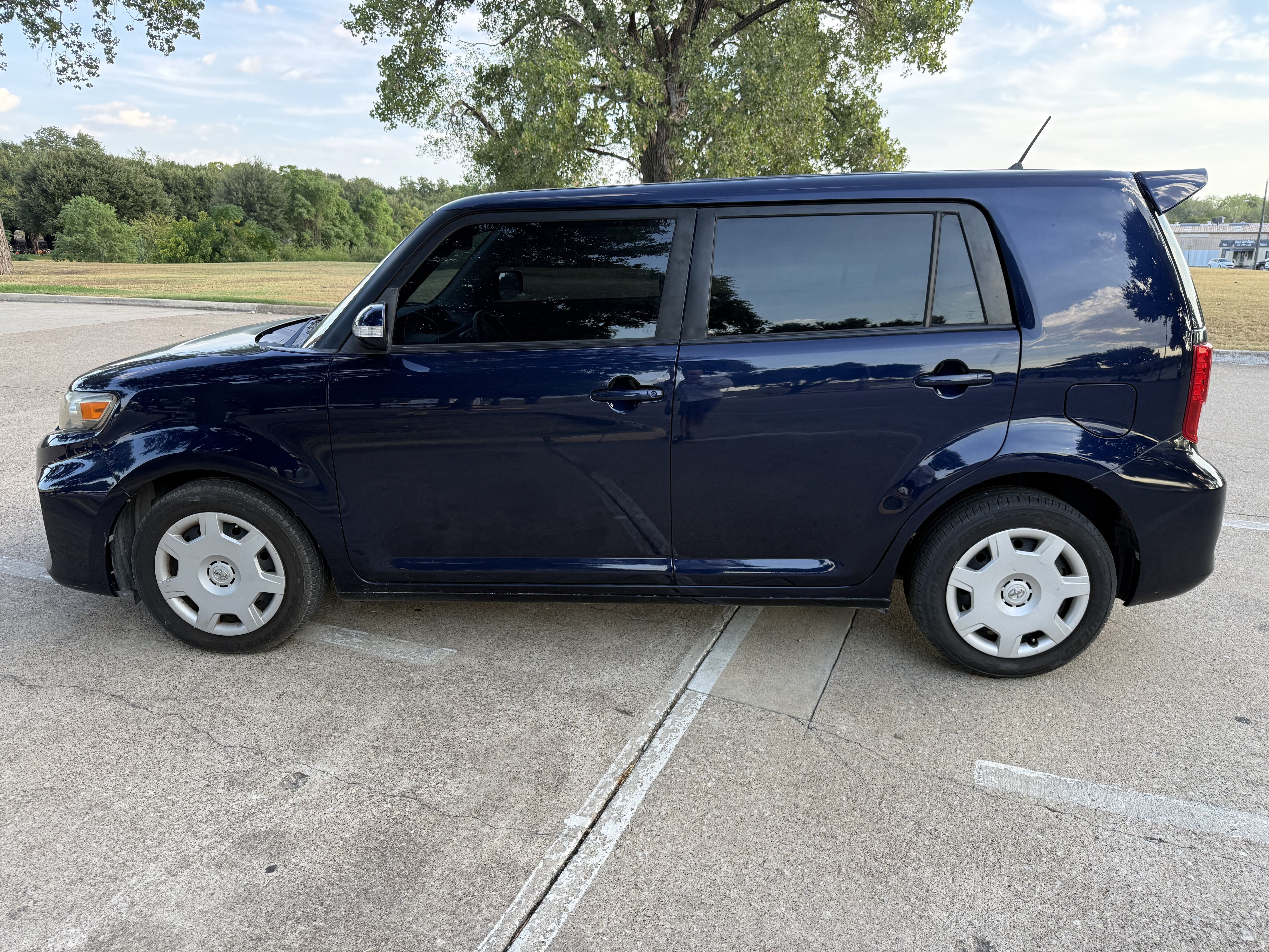 Used 2014 Scion xB FWD image 8
