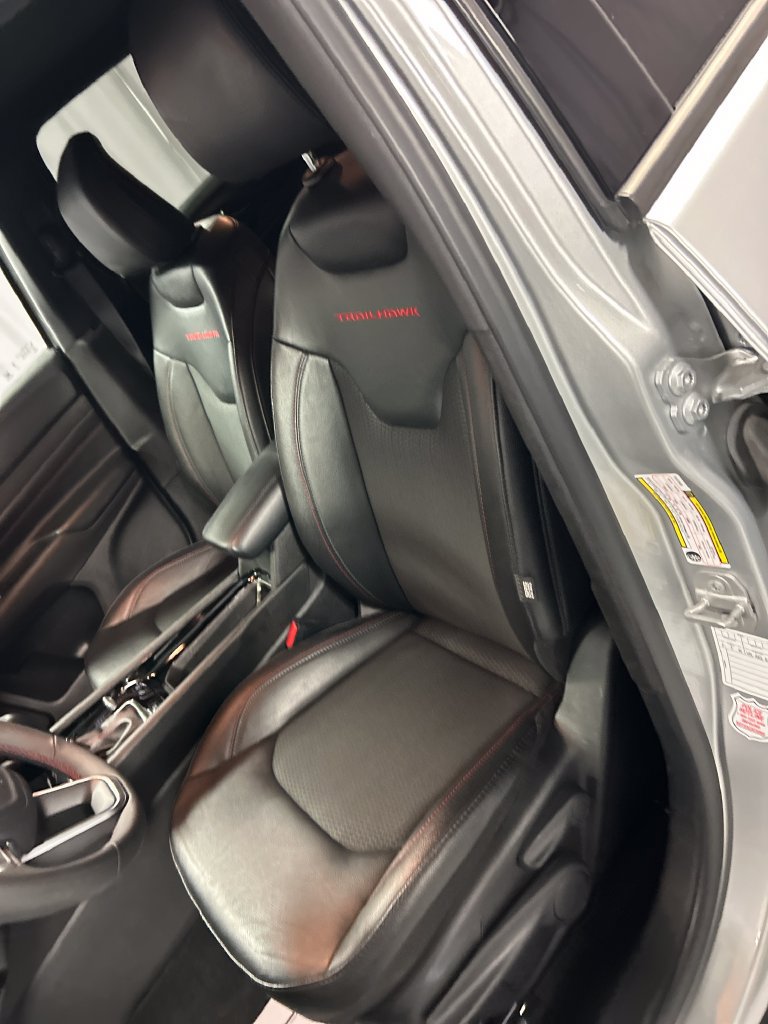 Used 2025 Jeep Compass Trailhawk AWD/4WD image 11