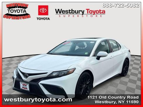 Used 2022 Toyota Camry SE w/ Cold Weather Package FWD image 5