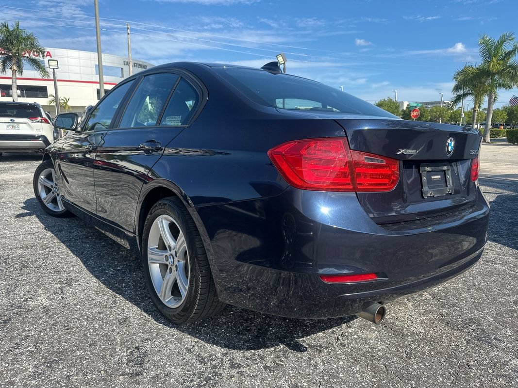 Used 2014 BMW 320i xDrive Sedan AWD/4WD image 4
