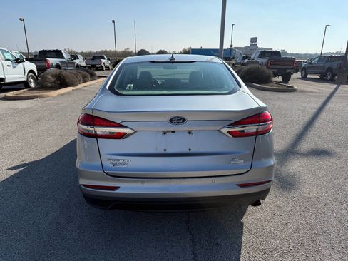 Used 2020 Ford Fusion SE image 4