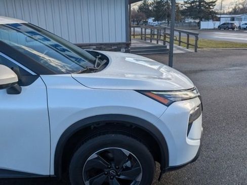 Used 2024 Nissan Rogue SV image 13