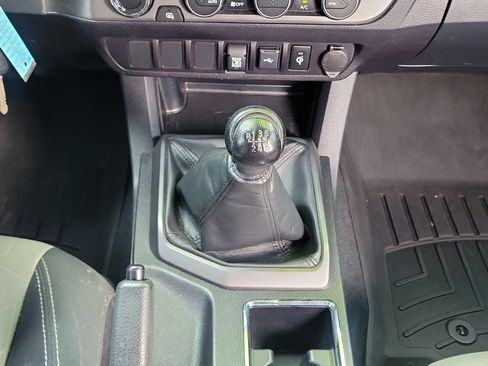 Used 2022 Toyota Tacoma TRD Off-Road AWD/4WD image 15