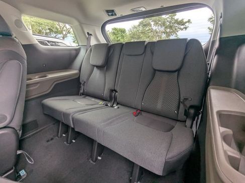 New 2027 Kia Carnival LX FWD image 15