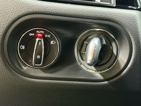 Used 2025 Porsche Macan image 33